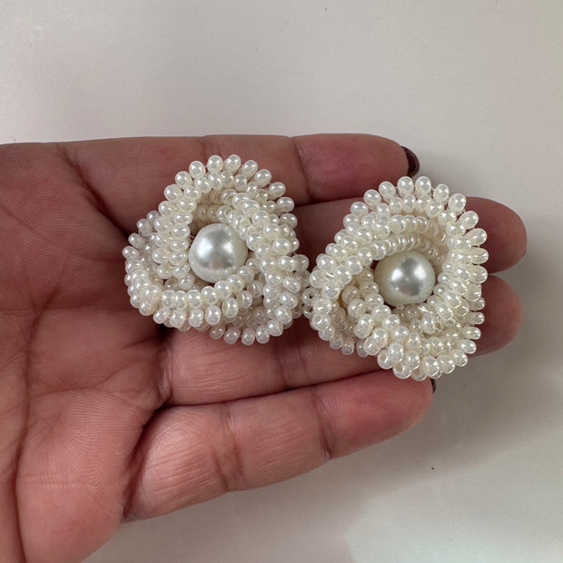 Knot earrings - Pearl White